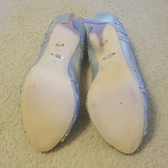 Badgley Mischka Silver Heels (8) - Picture 3 of 4